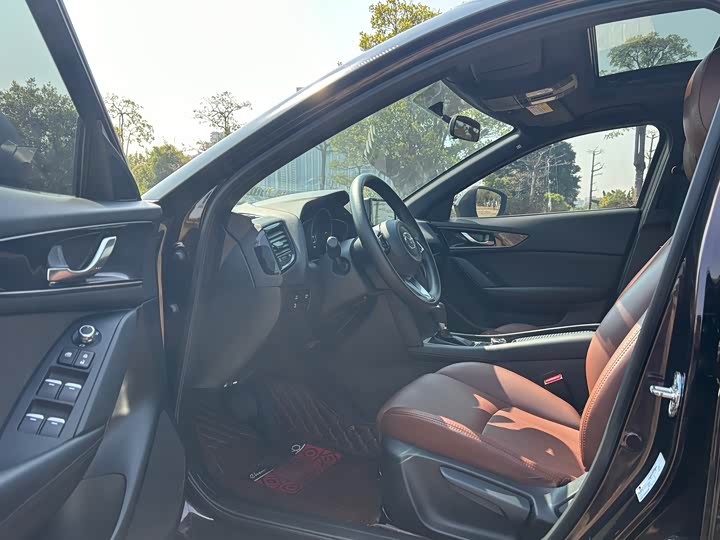 Фото 8 - Mazda CX-4