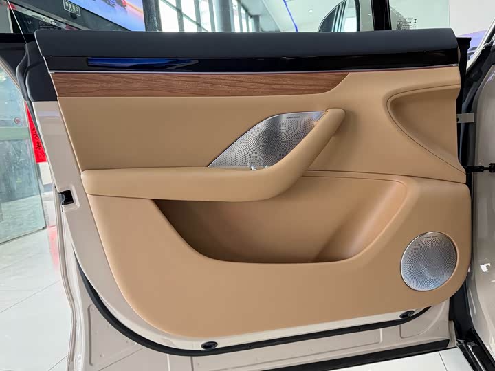 Фото 8 - Luxeed R7