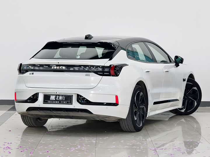 Фото 6 - Zeekr 001