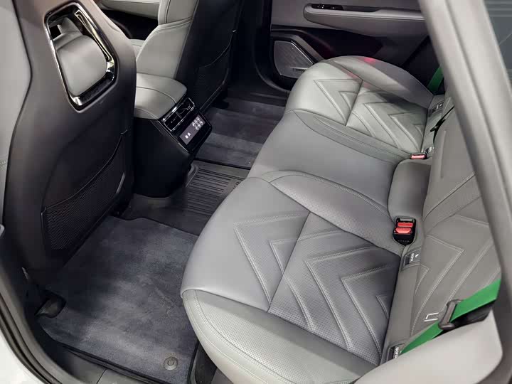 Фото 7 - Zeekr 001