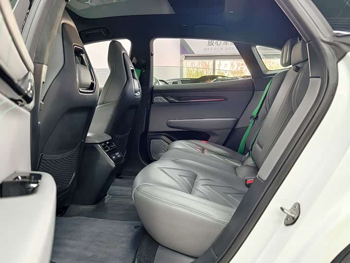 Фото 8 - Zeekr 001