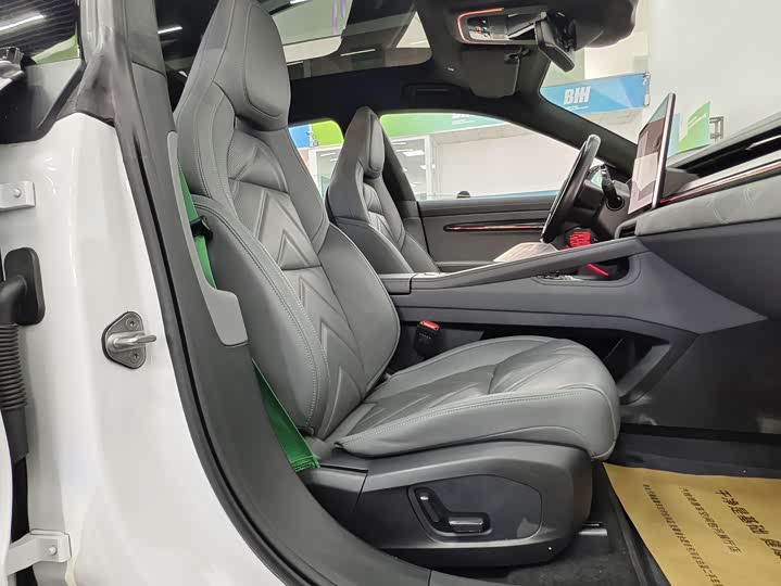 Фото 9 - Zeekr 001