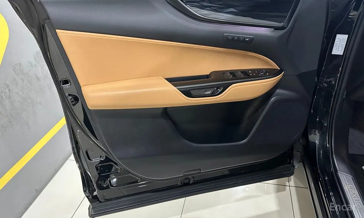 Фото 11 - Lexus NX