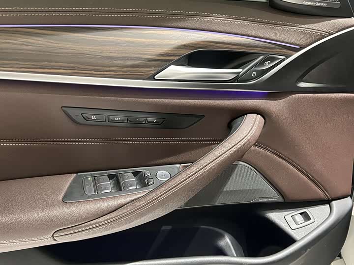 Фото 8 - BMW 5 Series