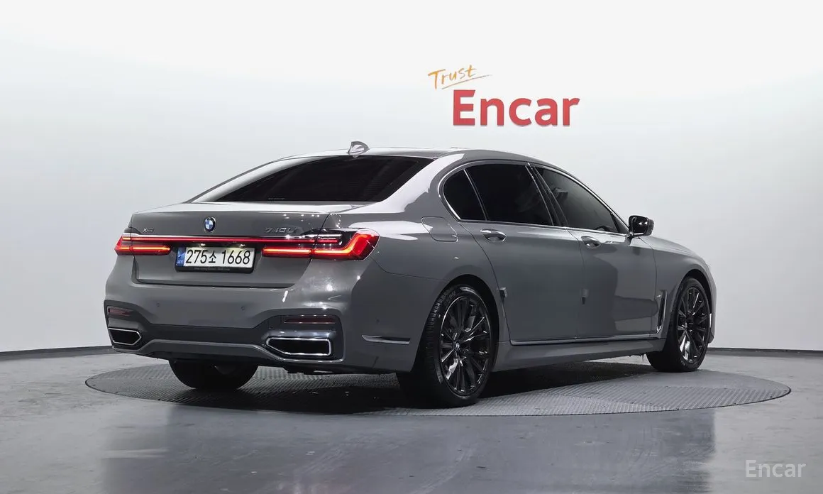 Фото 2 - BMW 7 Series