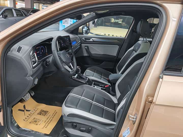 Фото 8 - Volkswagen T-Roc