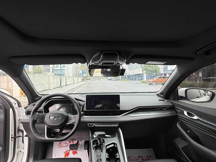 Фото 4 - Geely Preface