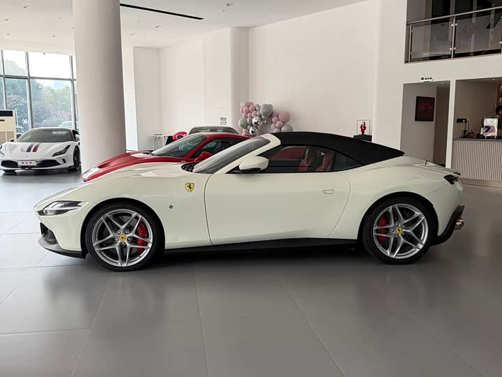 Фото 2 - Ferrari Roma