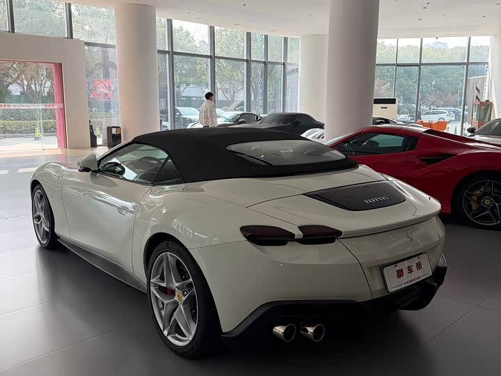 Фото 3 - Ferrari Roma