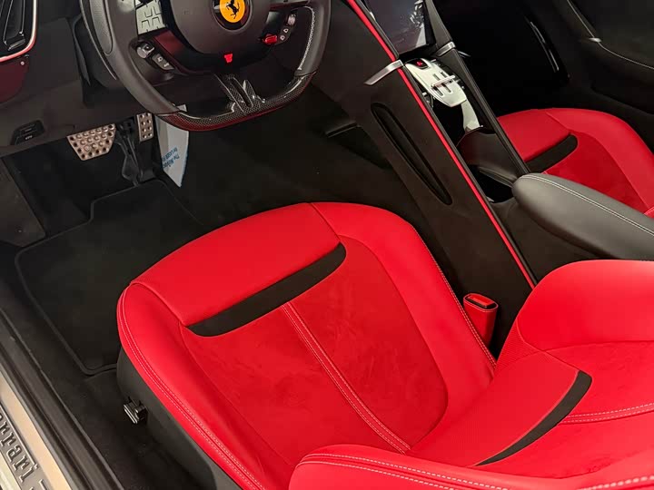 Фото 6 - Ferrari Roma