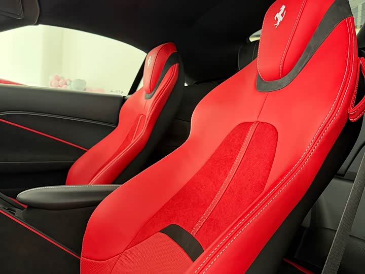 Фото 7 - Ferrari Roma