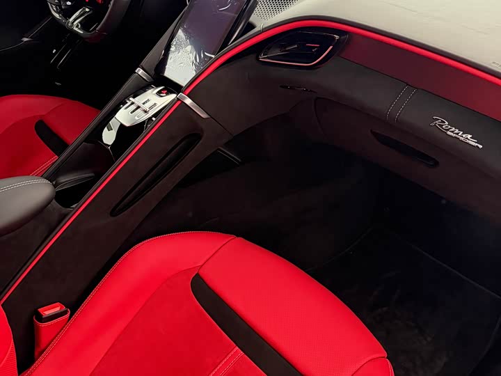 Фото 9 - Ferrari Roma