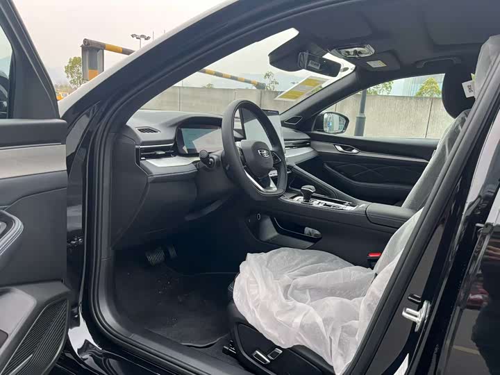 Фото 4 - Geely Preface