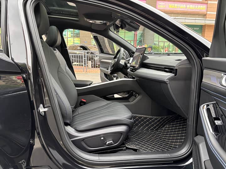 Photo 7 - Geely Preface