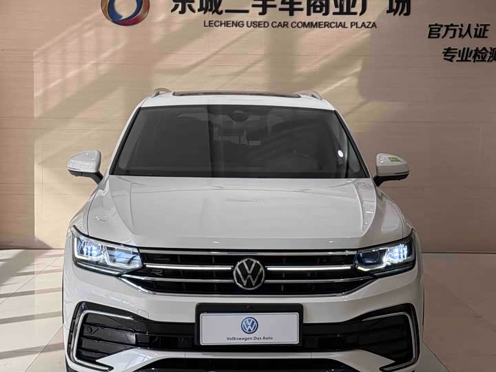 Фото 2 - Volkswagen Tiguan L Pro