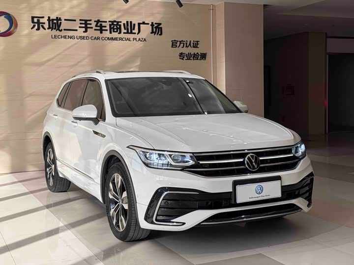 Фото 3 - Volkswagen Tiguan L Pro