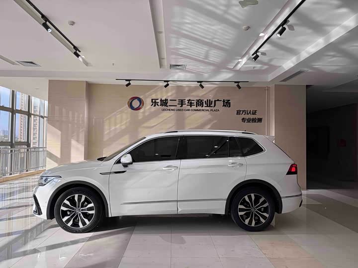 Фото 4 - Volkswagen Tiguan L Pro