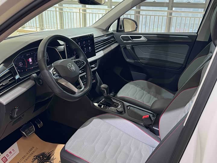 Фото 8 - Volkswagen Tiguan L Pro