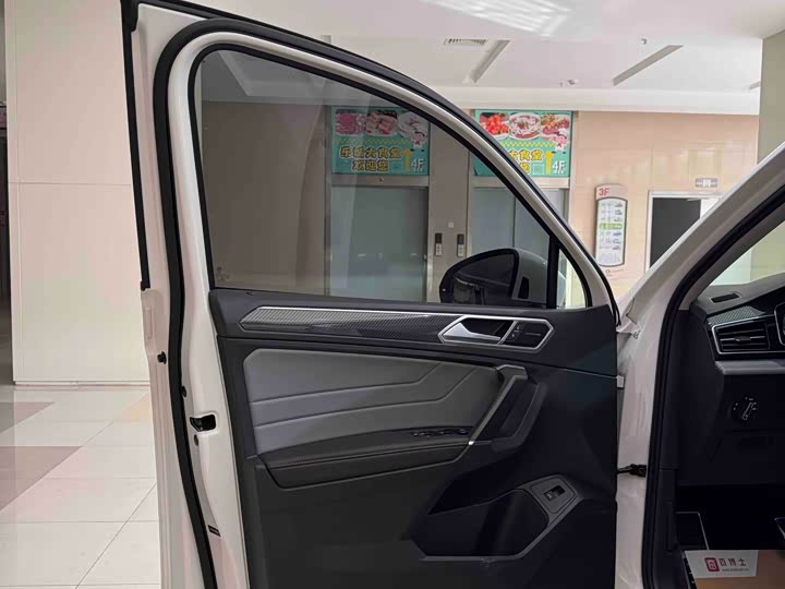 Фото 9 - Volkswagen Tiguan L Pro