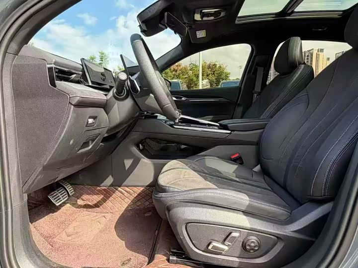 Photo 4 - Geely Preface