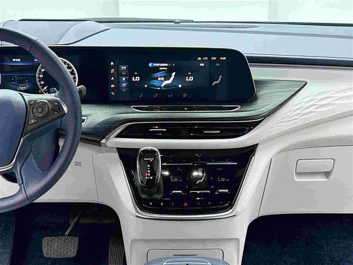 Фото 9 - Buick GL8 ES