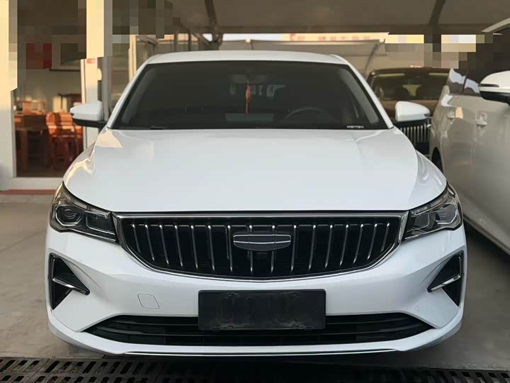 Фото 2 - Geely Emgrand