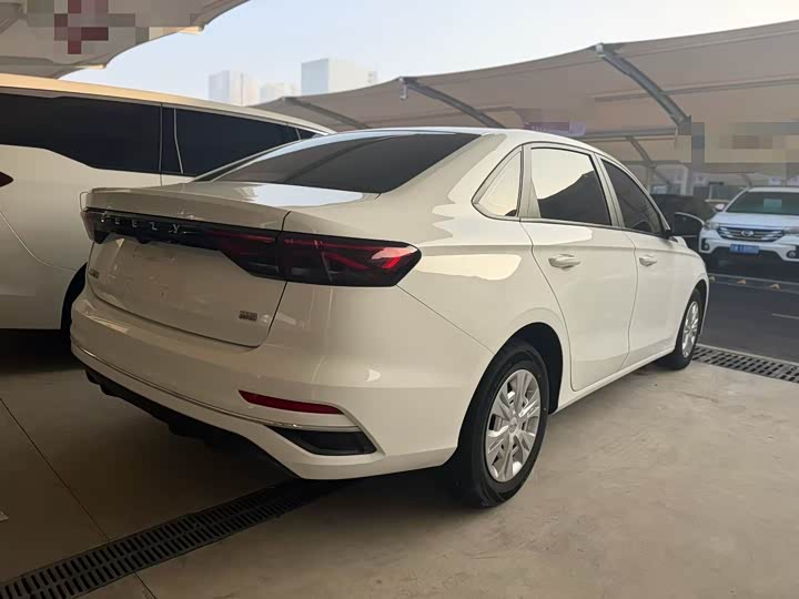 Фото 3 - Geely Emgrand