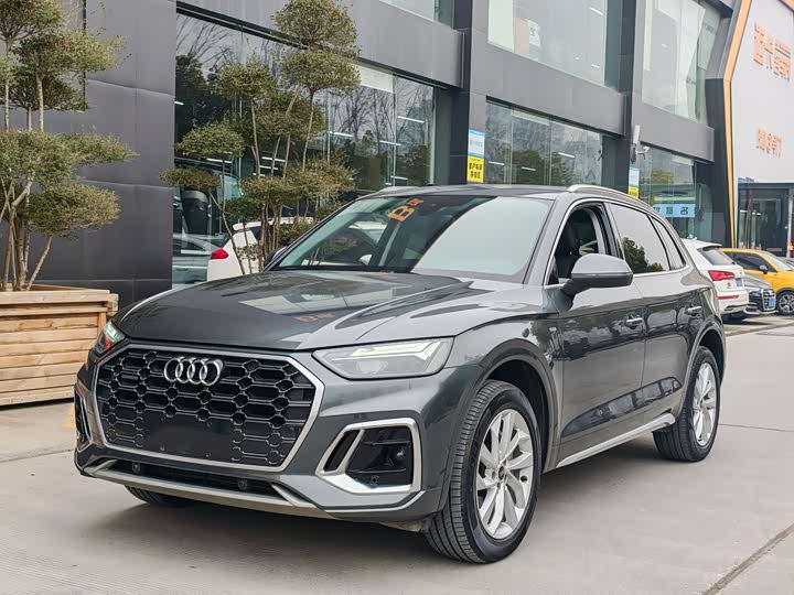 Фото 1 - Audi Q5L