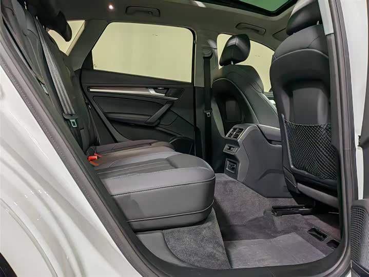 Фото 6 - Audi Q5L