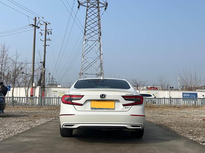 Фото 8 - Honda Accord