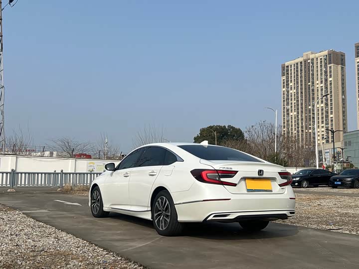 Фото 9 - Honda Accord