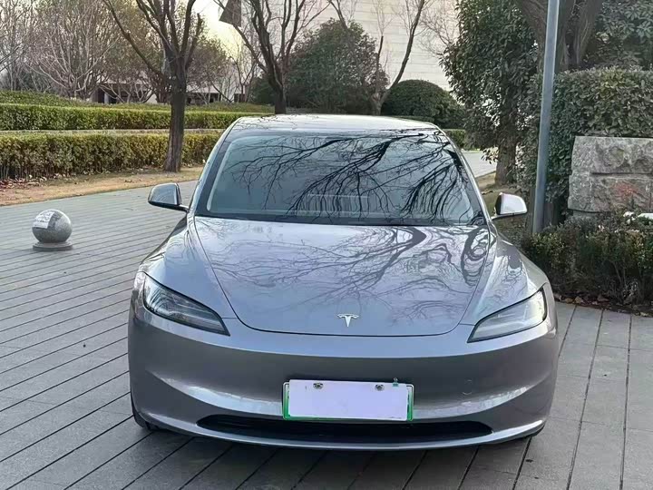 Фото 2 - Tesla Model 3