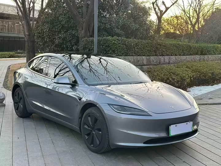 Фото 3 - Tesla Model 3