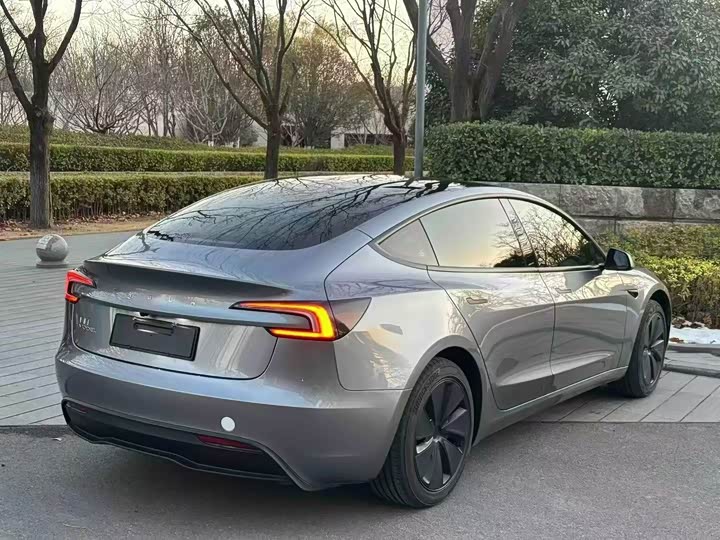 Фото 7 - Tesla Model 3