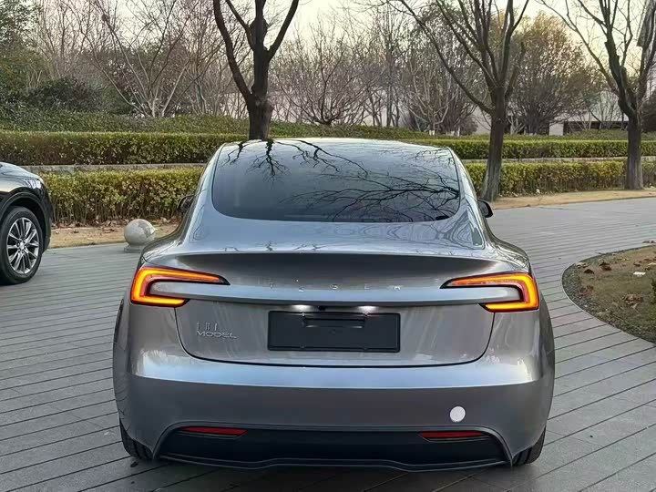 Фото 8 - Tesla Model 3