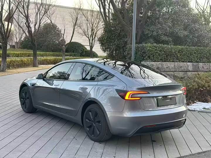 Фото 9 - Tesla Model 3