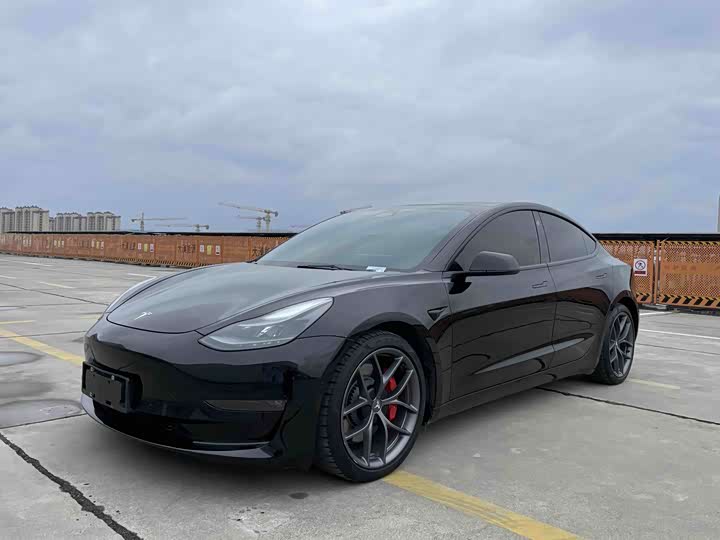 Фото 1 - Tesla Model 3