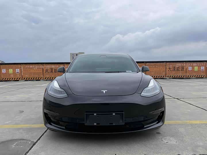 Фото 2 - Tesla Model 3