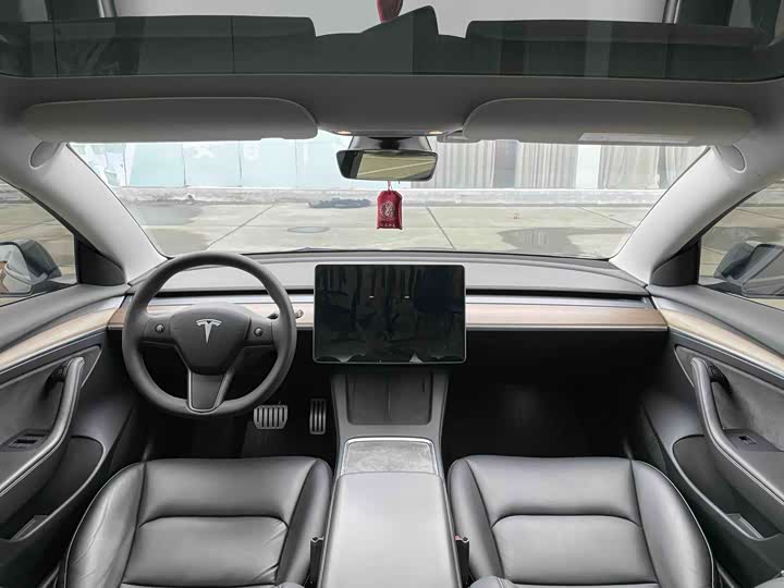 Фото 4 - Tesla Model 3