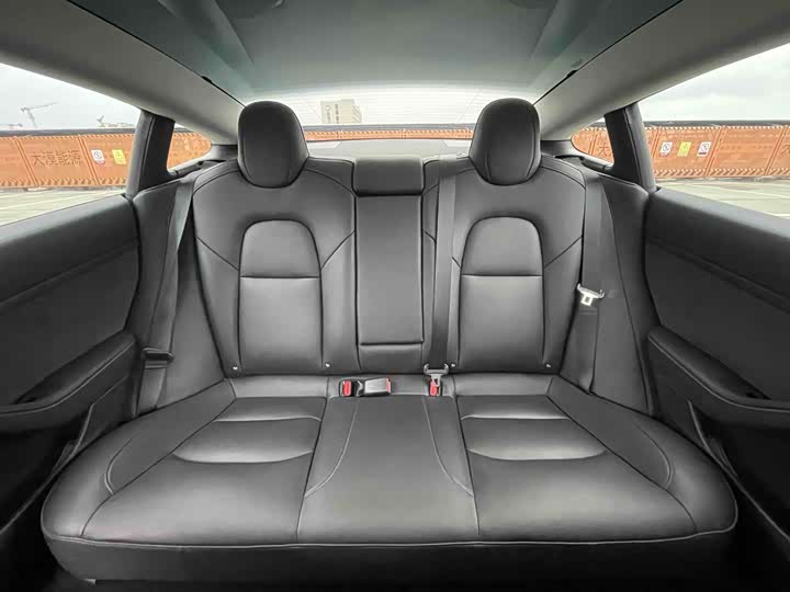 Фото 6 - Tesla Model 3