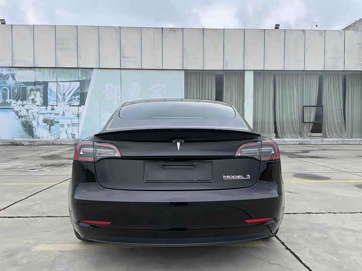 Фото 8 - Tesla Model 3
