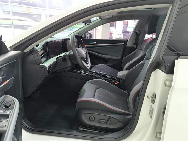 Фото 9 - Volkswagen Lamando L