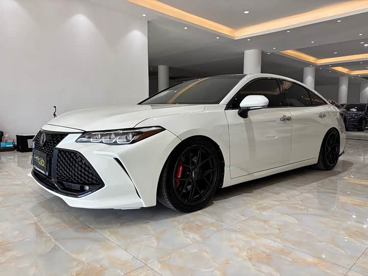 Фото 1 - Toyota Avalon