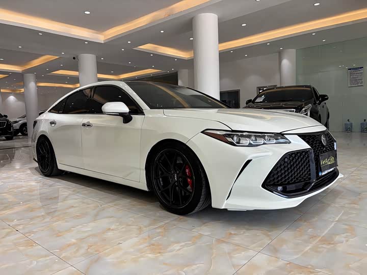 Фото 3 - Toyota Avalon