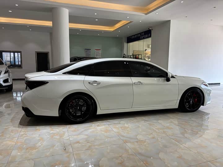 Фото 4 - Toyota Avalon