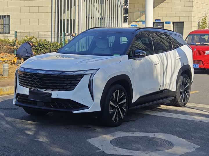 Фото 1 - Geely Atlas L