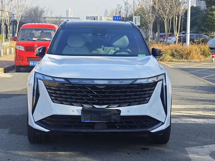 Фото 2 - Geely Atlas L