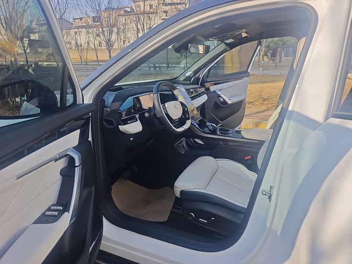 Фото 4 - Geely Atlas L