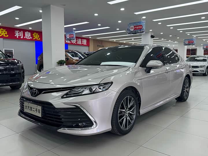 Фото 1 - Toyota Camry