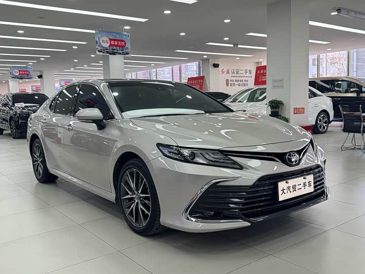 Фото 3 - Toyota Camry